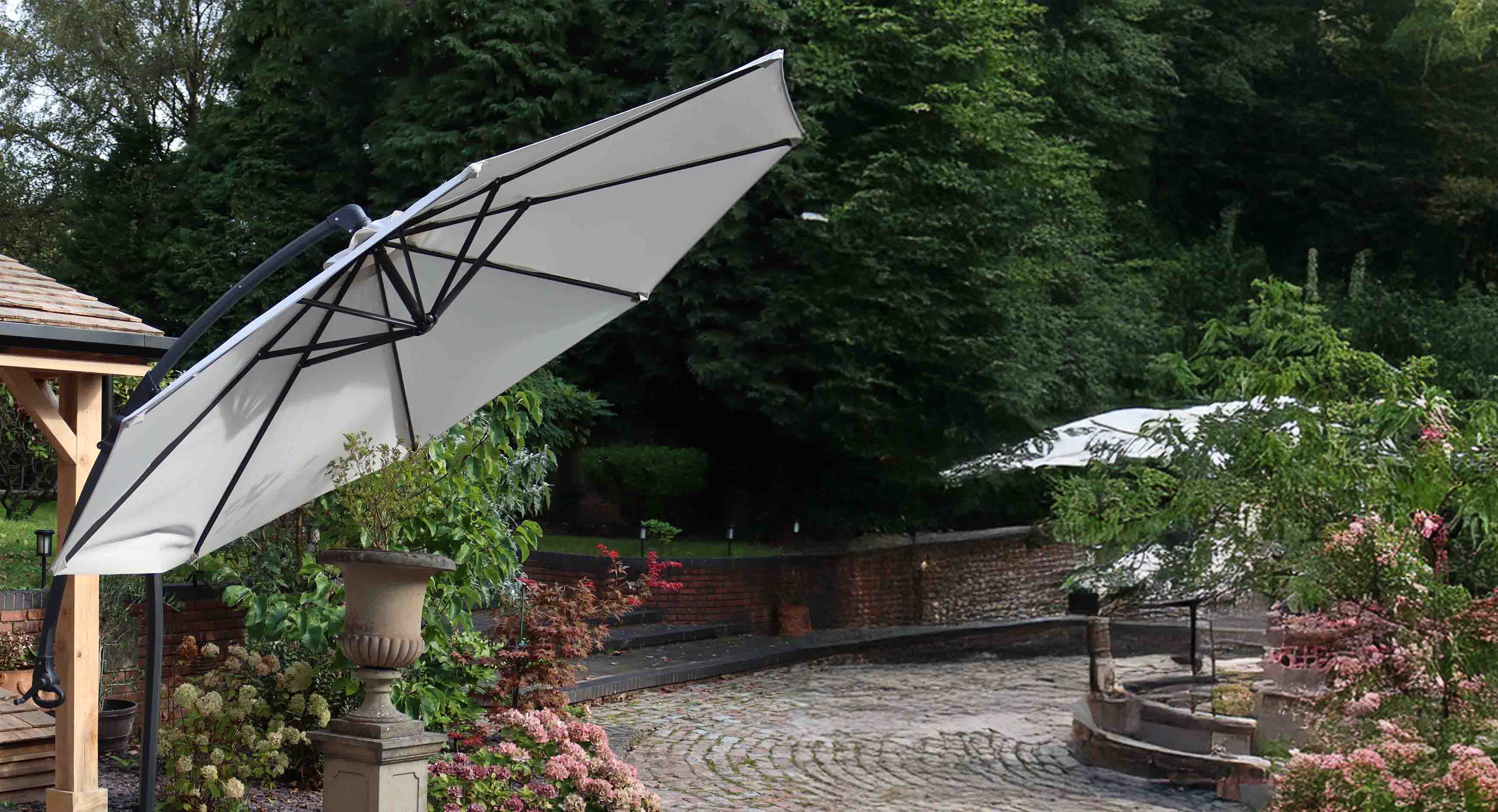 Outdoor Cantilever Parasols