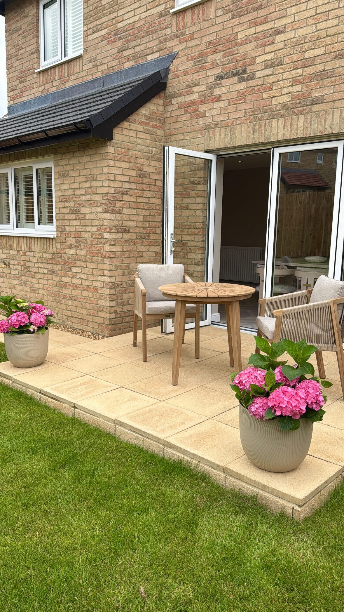 Roma 2 Seater Round Sunray Bistro Set with Roma Dining Chairs