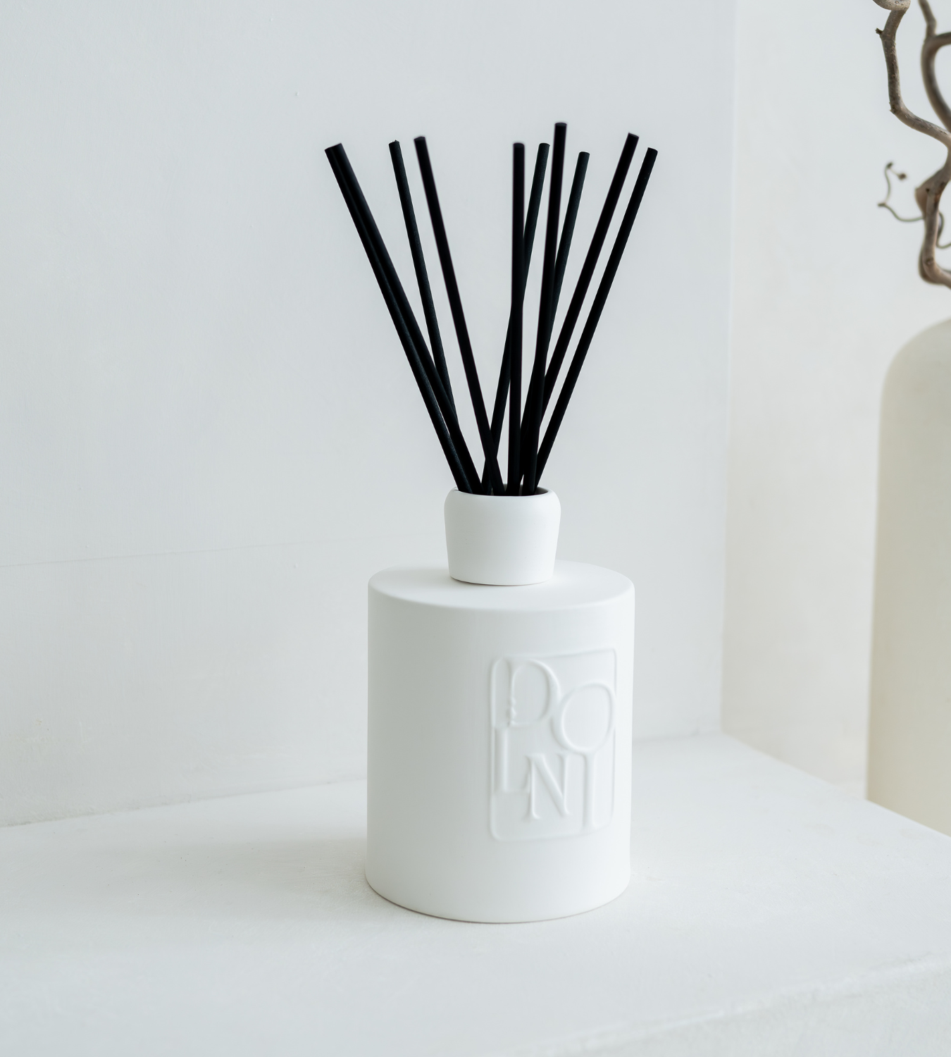 Image of Dolni XL Blackberry Oud Reed Diffuser
