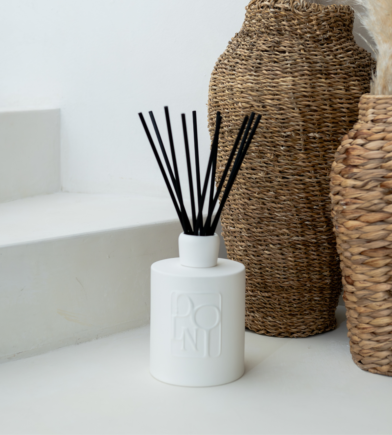 Image of Dolni XL Blackberry Oud Reed Diffuser