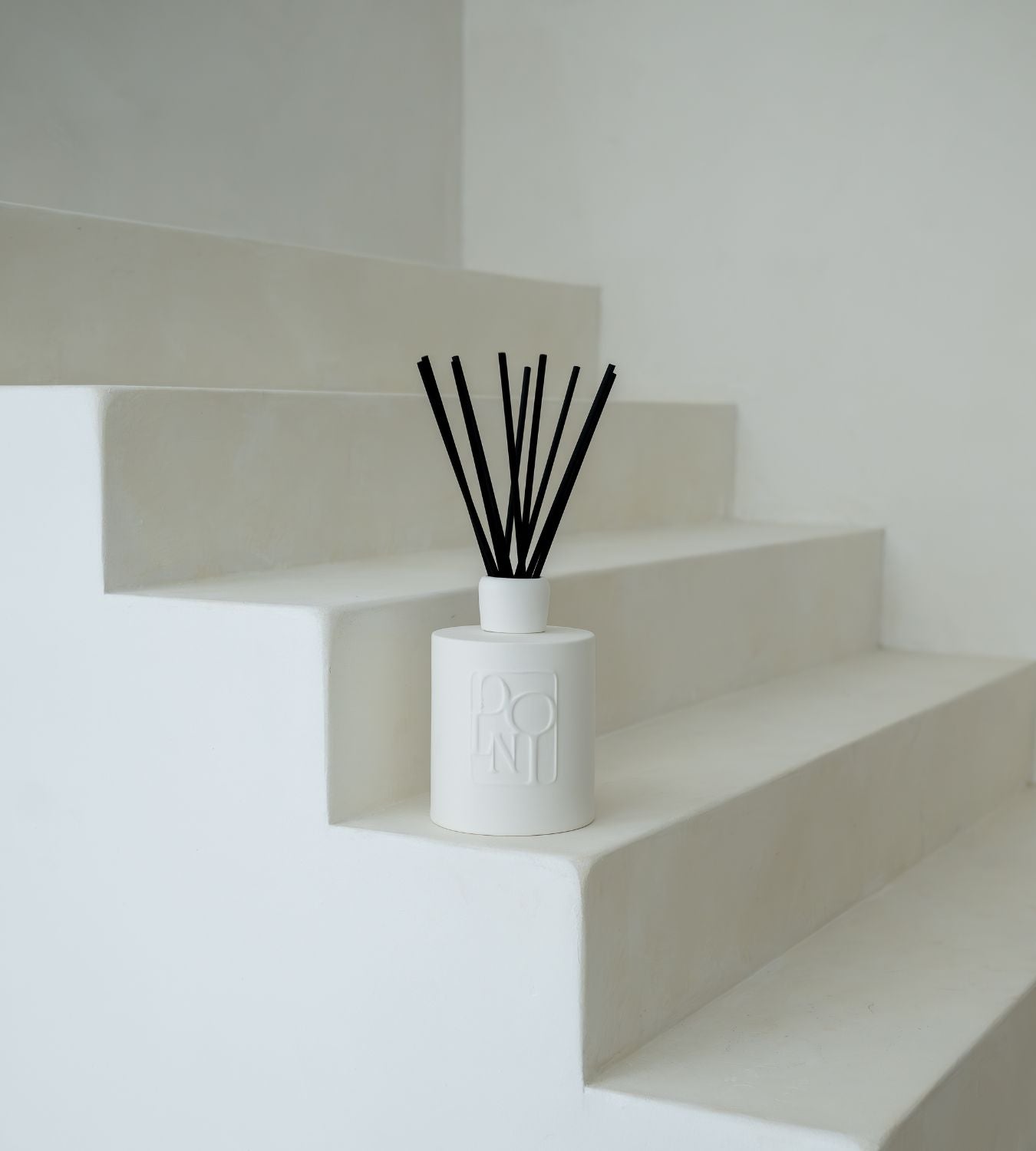 Image of Dolni XL Blackberry Oud Reed Diffuser