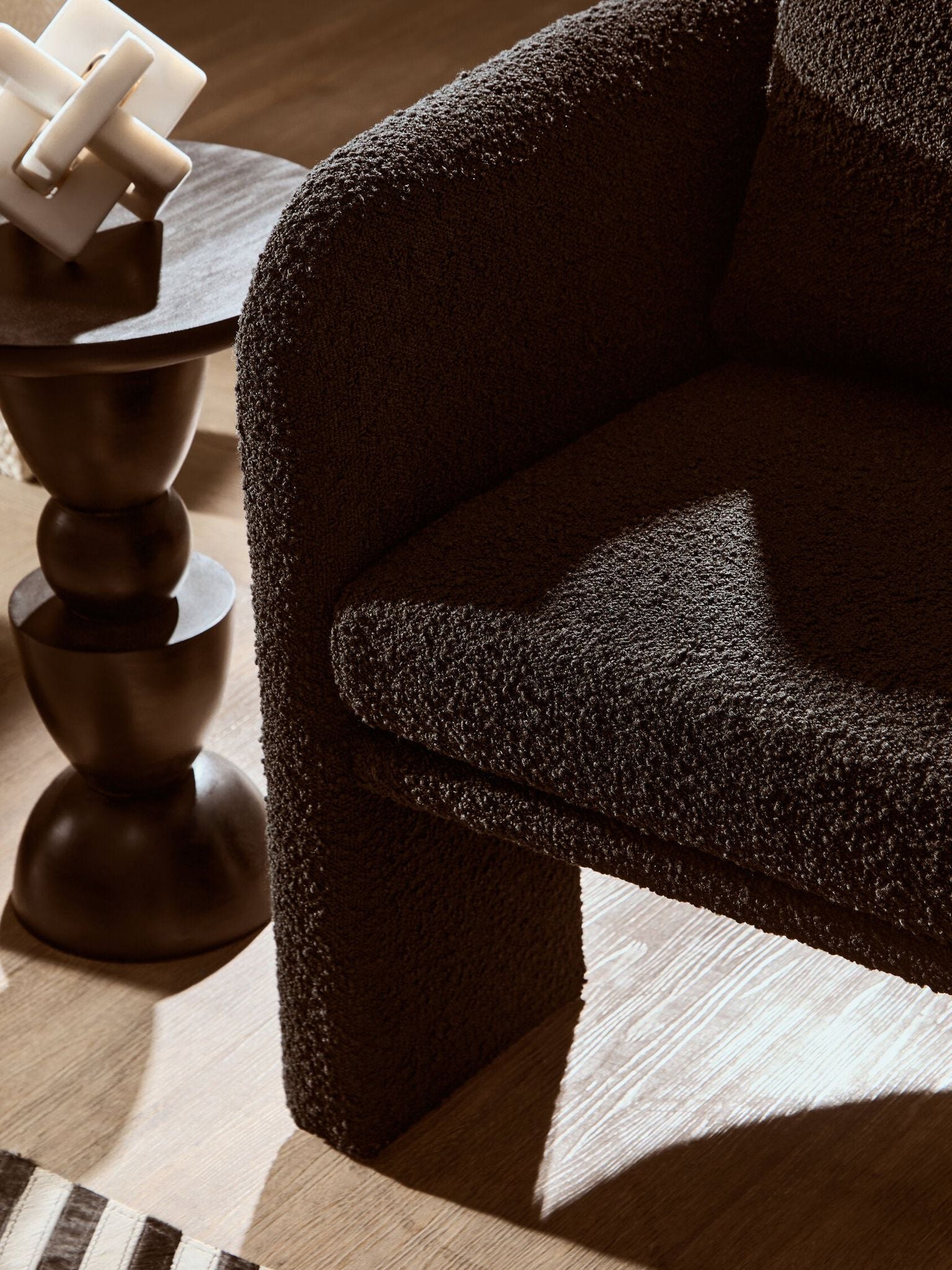Image of Ozzero Black Boucle Curved Armchair