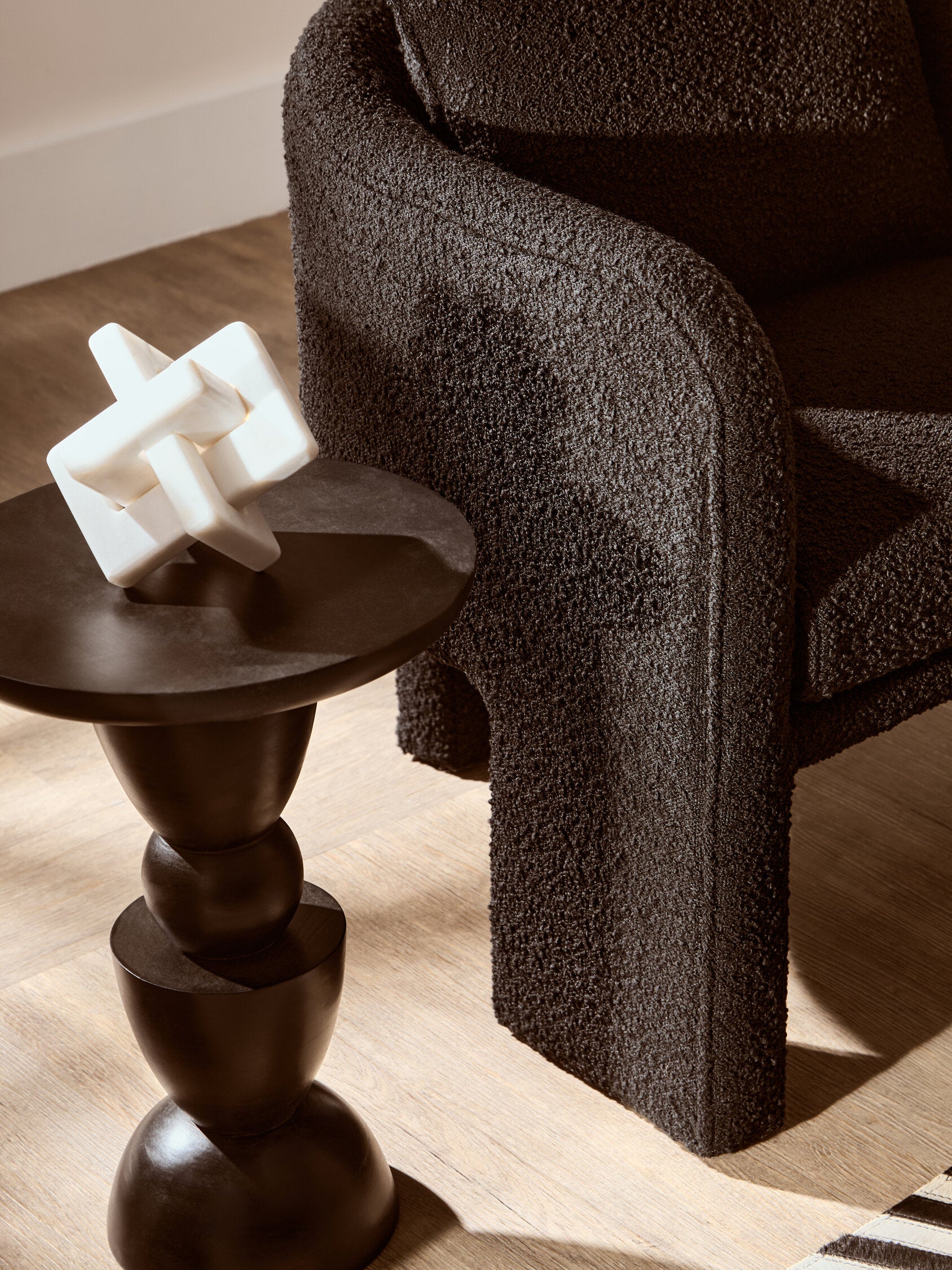 Image of Ozzero Black Boucle Curved Armchair