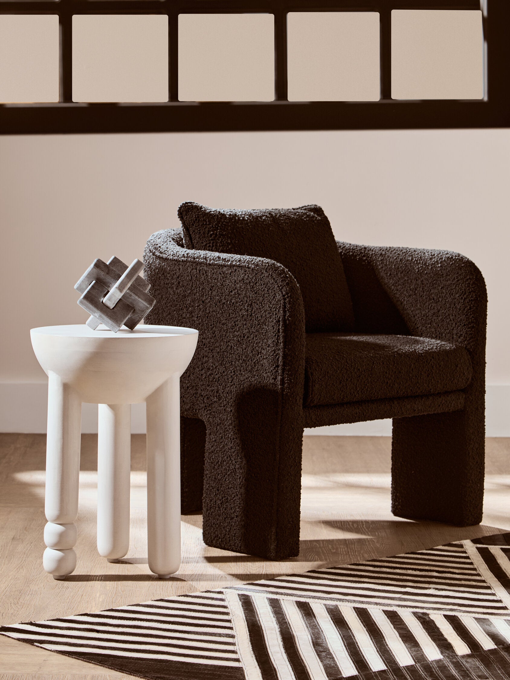 Image of Ozzero Black Boucle Curved Armchair