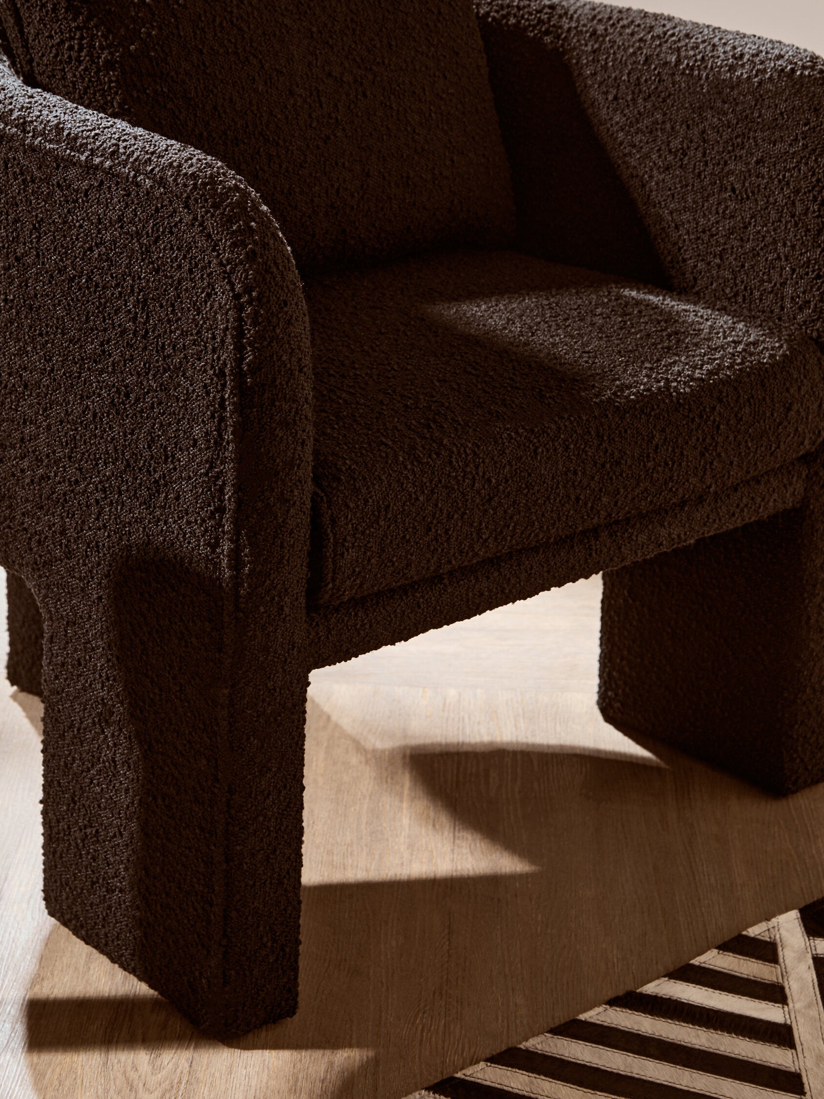 Image of Ozzero Black Boucle Curved Armchair