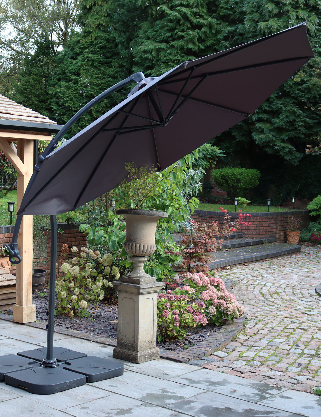 Large cantilever parasol umbrella