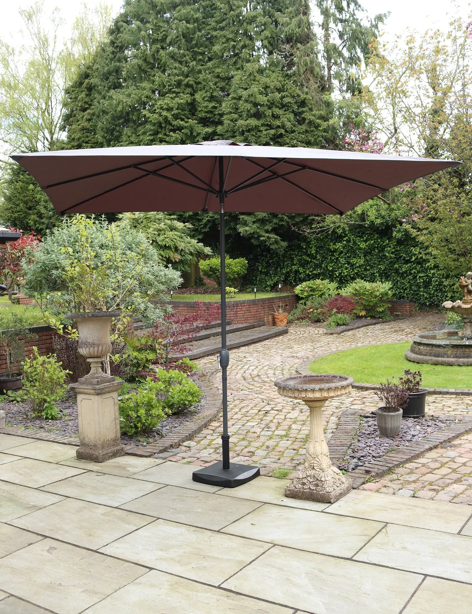 High-quality parasol with crank tilt for adjustable shade