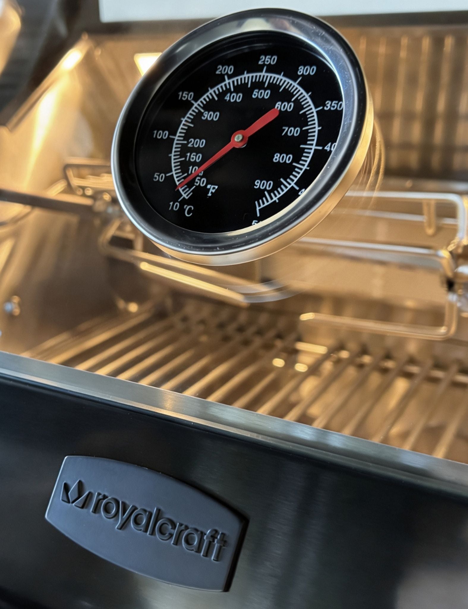 Image of Temperature gauge on a Royalcraft grill