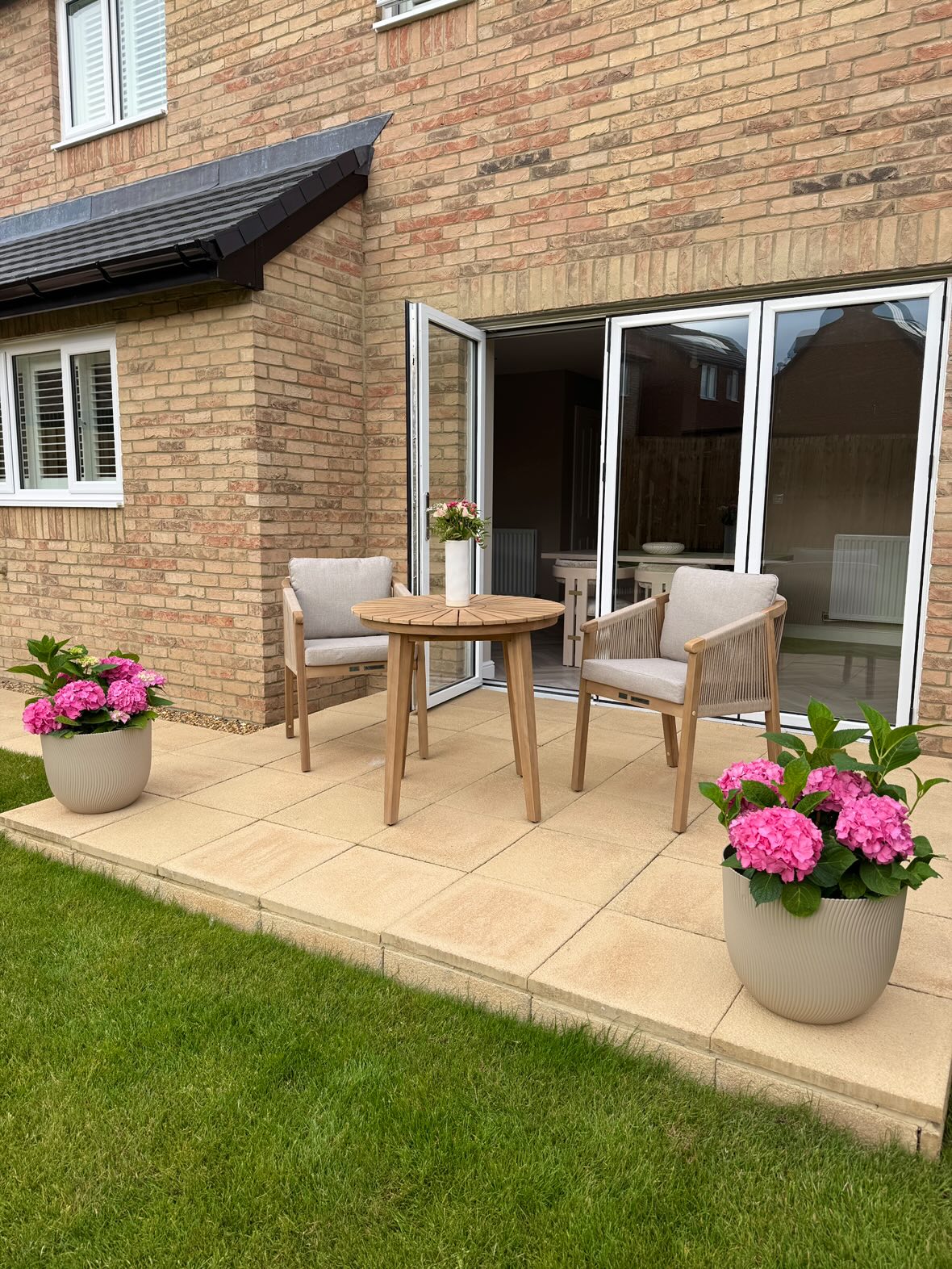 Roma 2 Seater Round Sunray Bistro Set with Roma Dining Chairs