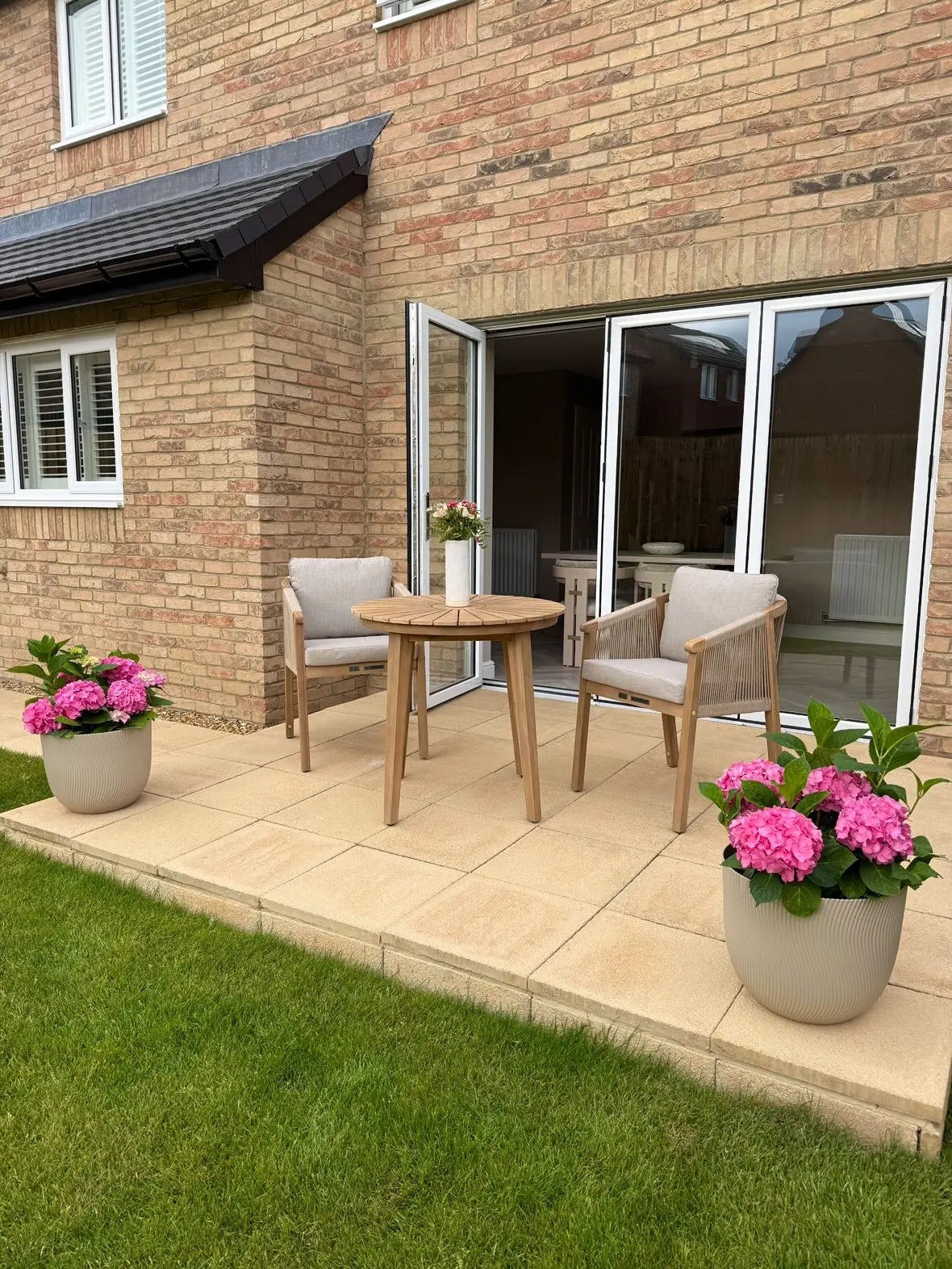 Roma 2 Seater Round Sunray Bistro Set with Roma Dining Chairs