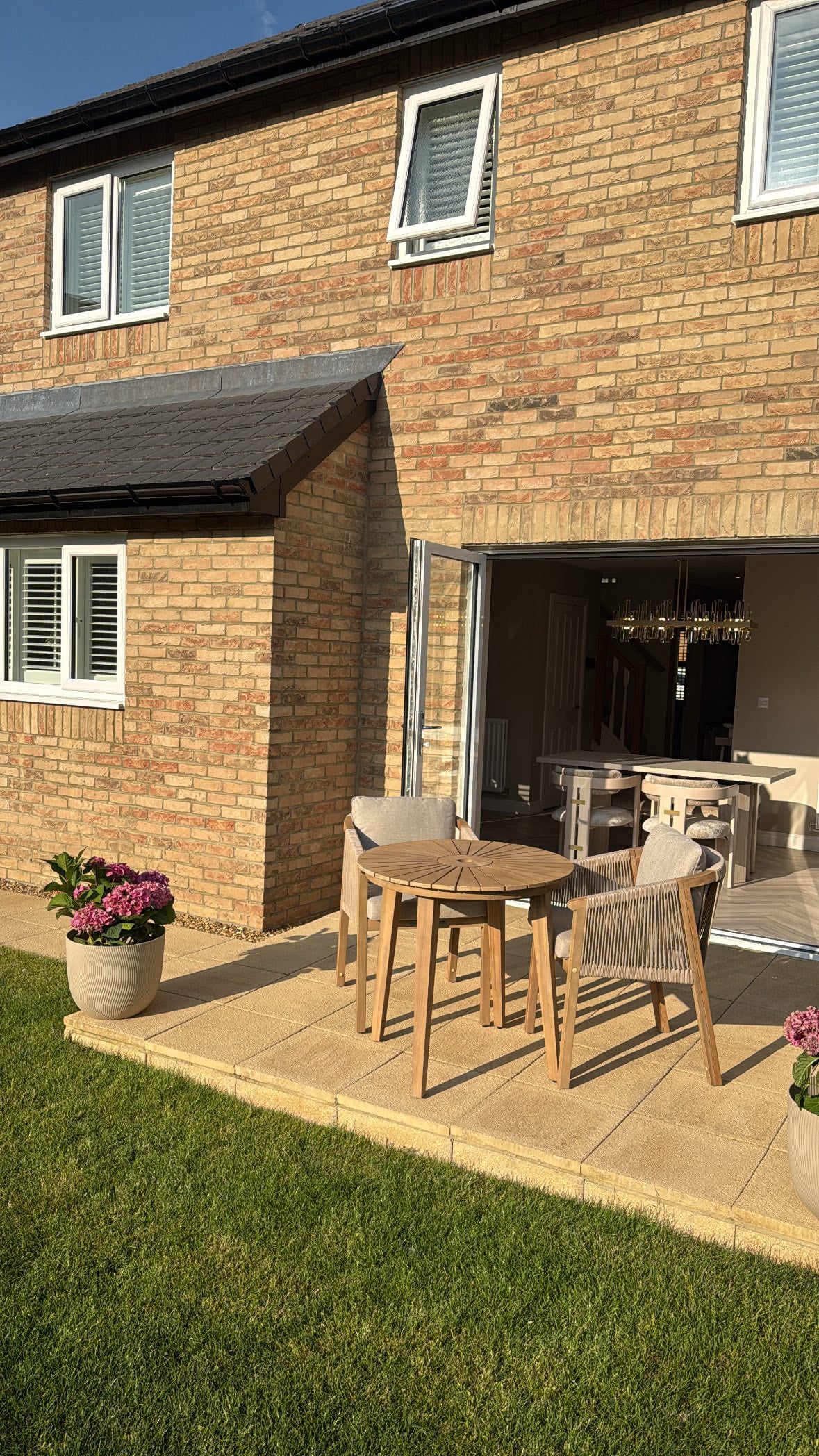 Roma 2 Seater Round Sunray Bistro Set with Roma Dining Chairs