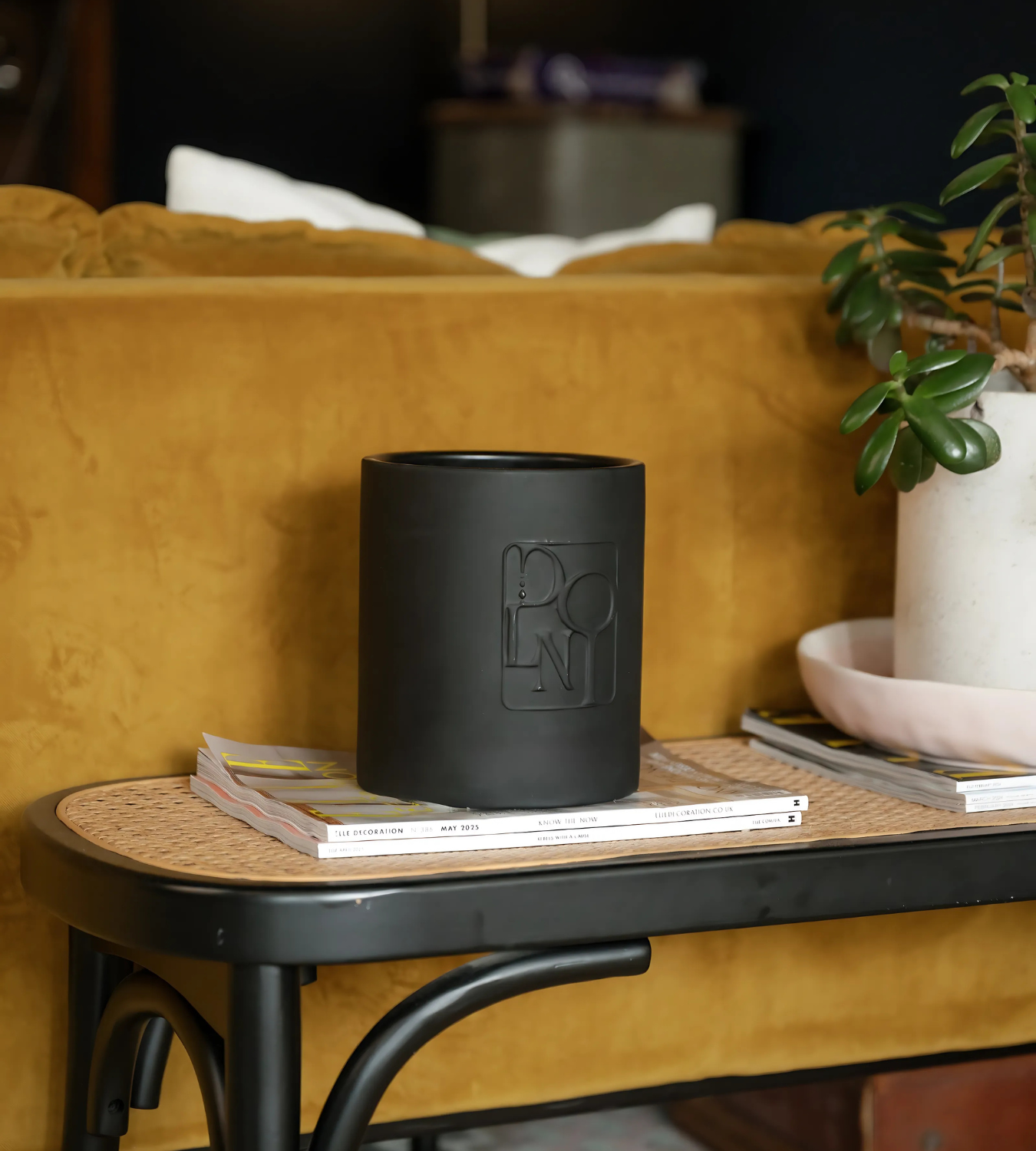 Image of Dolni XL Tuberose & Sandalwood Candle