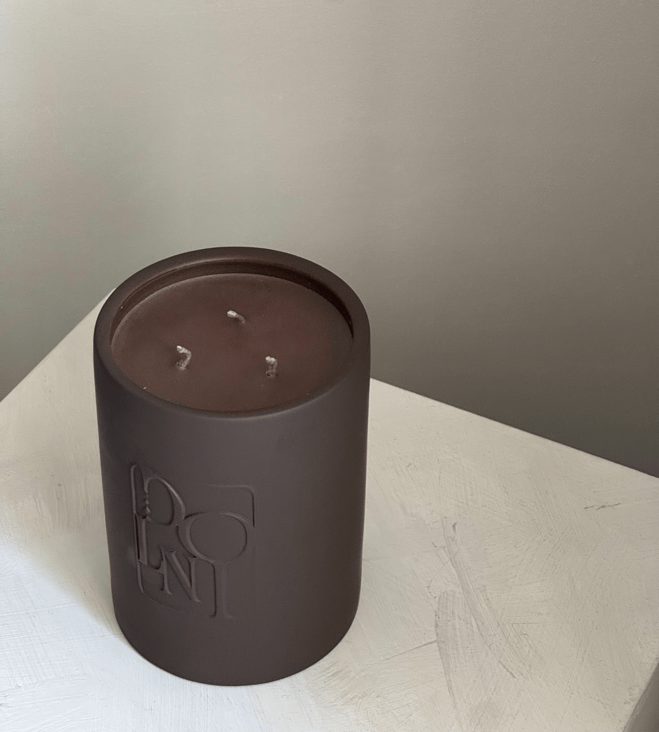 Image of Dolni Large Tobacco & Oud Candle