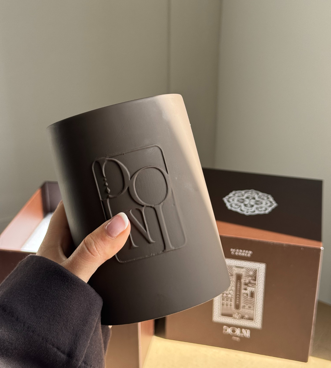 Image of Dolni Large Tobacco & Oud Candle
