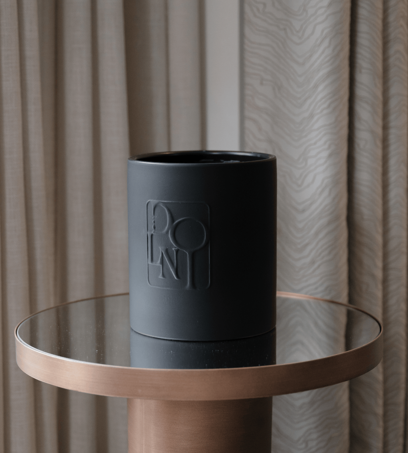 Image of Dolni XL Tuberose & Sandalwood Candle
