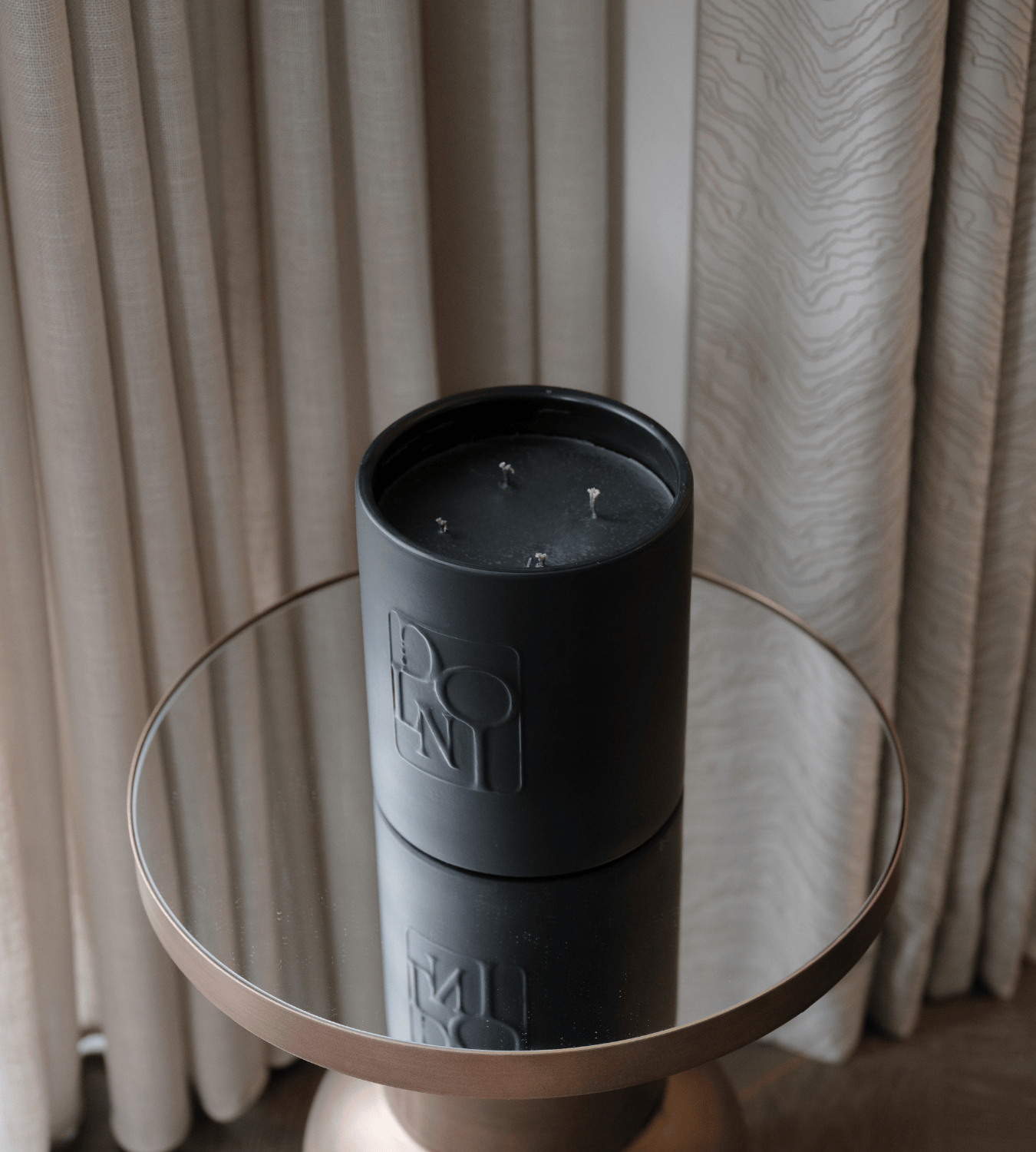 Image of Dolni XL Tuberose & Sandalwood Candle