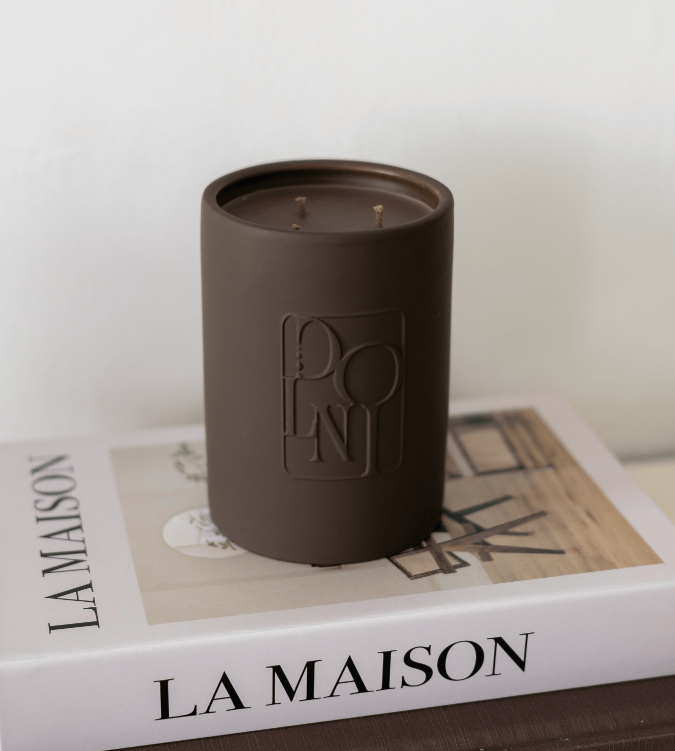 Image of Dolni Large Tobacco & Oud Candle