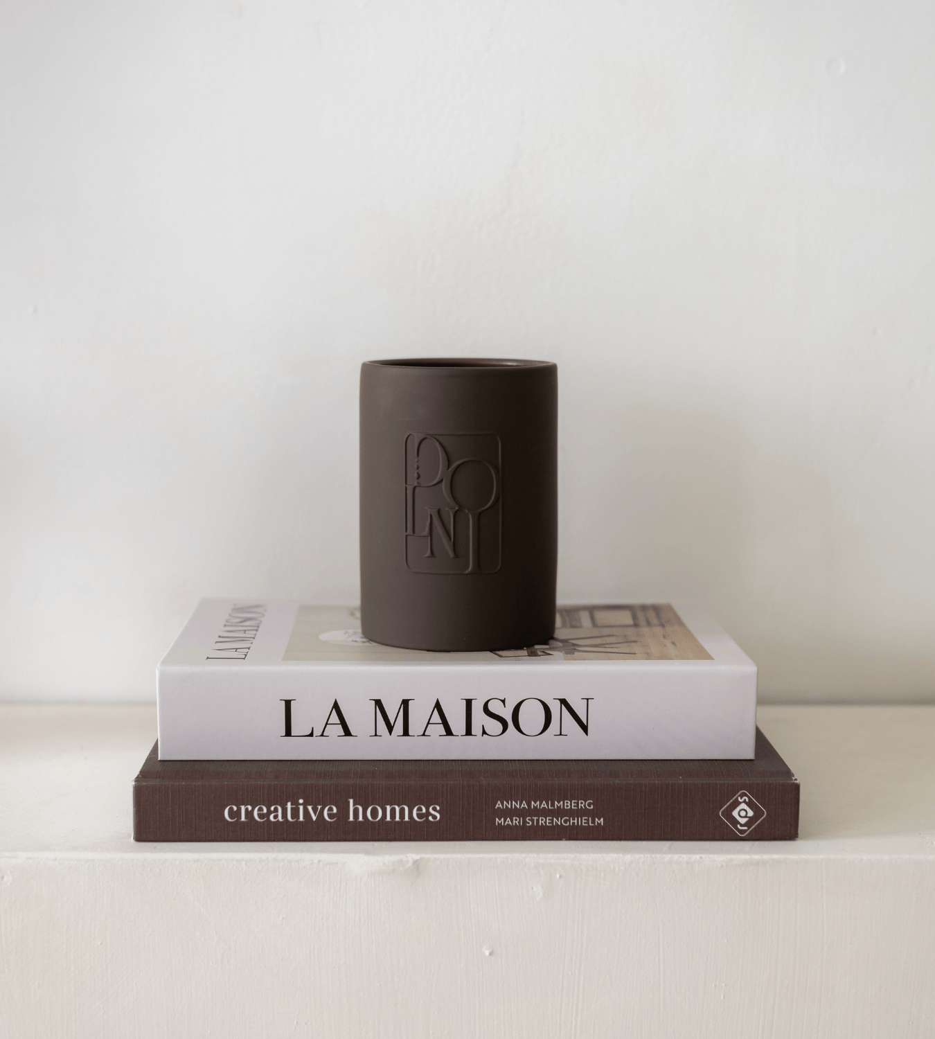 Image of Dolni Large Tobacco & Oud Candle