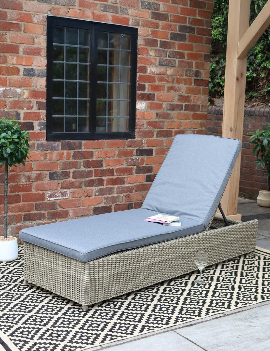 Wentworth Sun Lounger