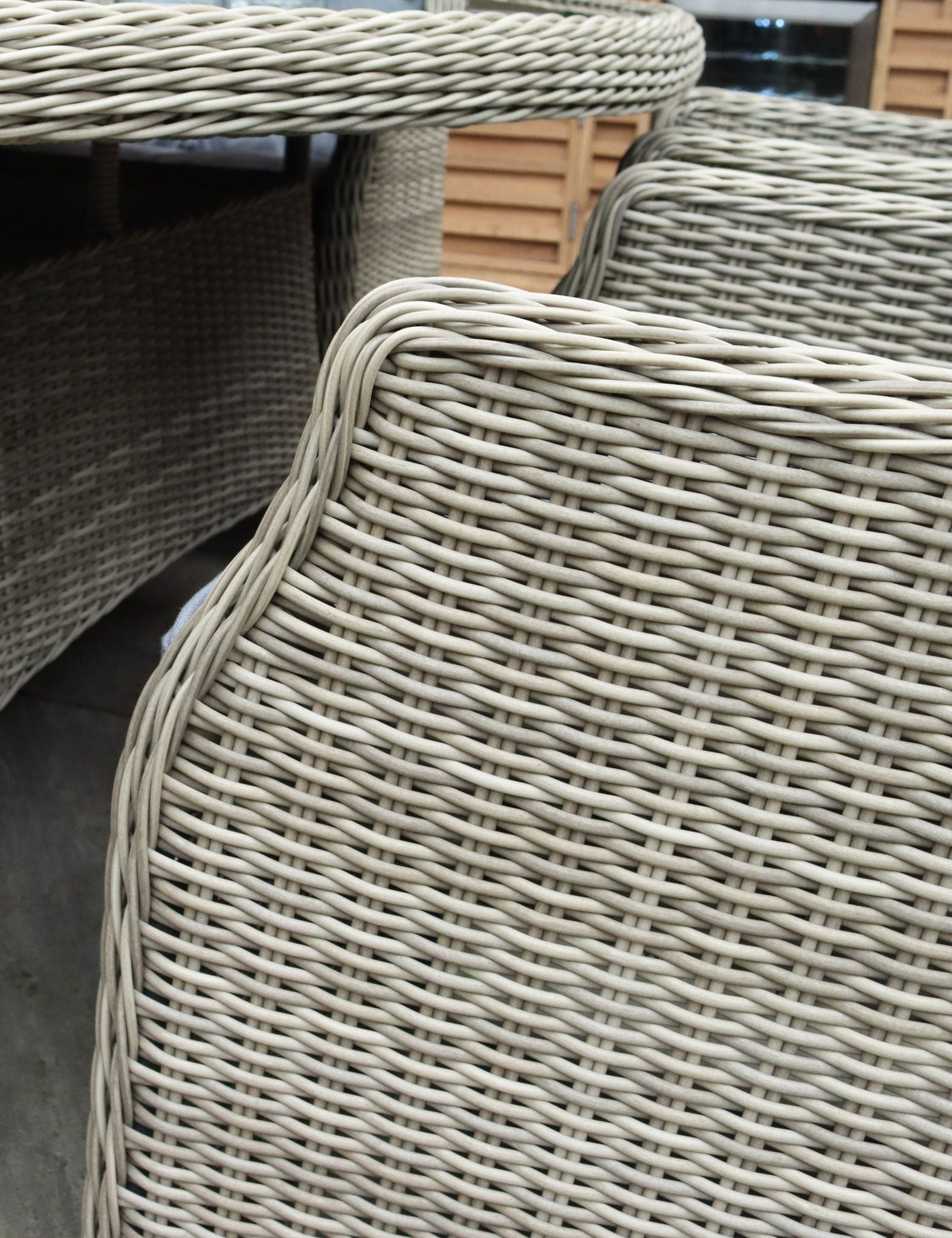 Image of Wentworth 6 Seater Ellipse Comfort Dining Set
