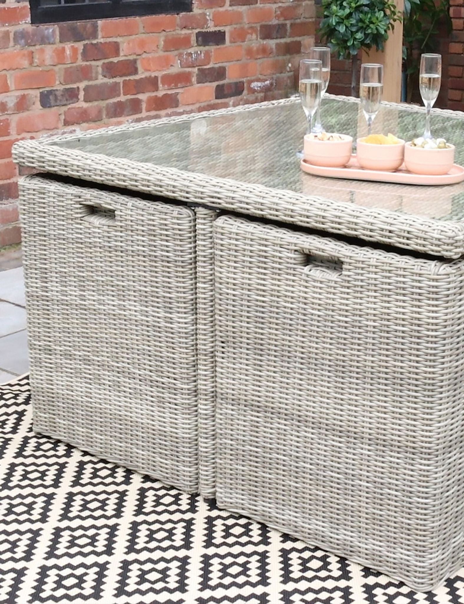 Image of Wentworth 8 Seater Cube Dining Set