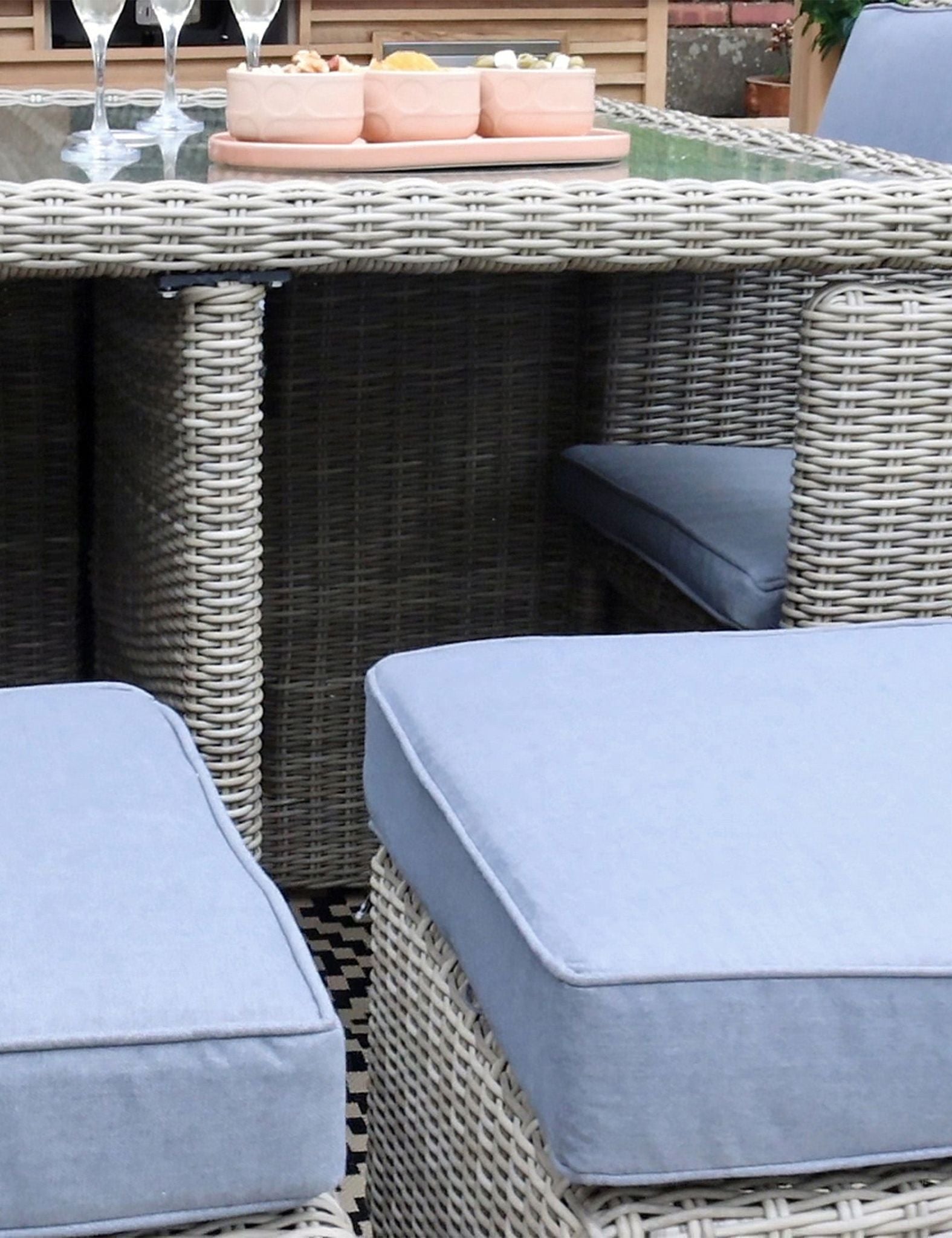 Image of Wentworth 8 Seater Cube Dining Set