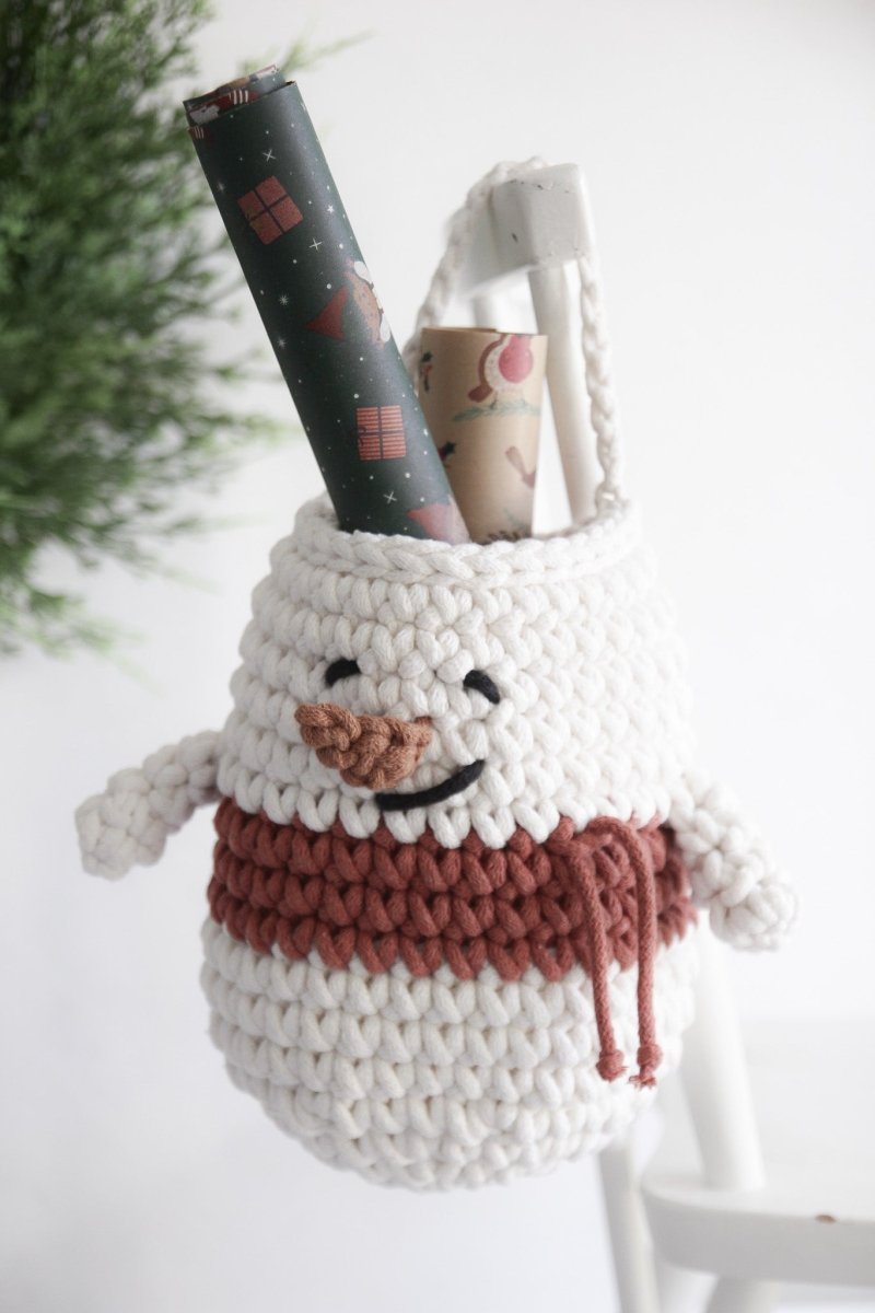 Image of Snowman Hanging Basket | TERRACOTTA