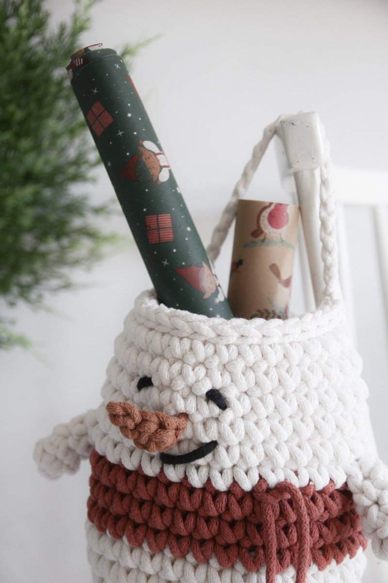 Image of Snowman Hanging Basket | TERRACOTTA