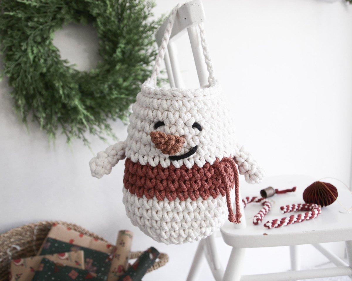 Image of Snowman Hanging Basket | TERRACOTTA