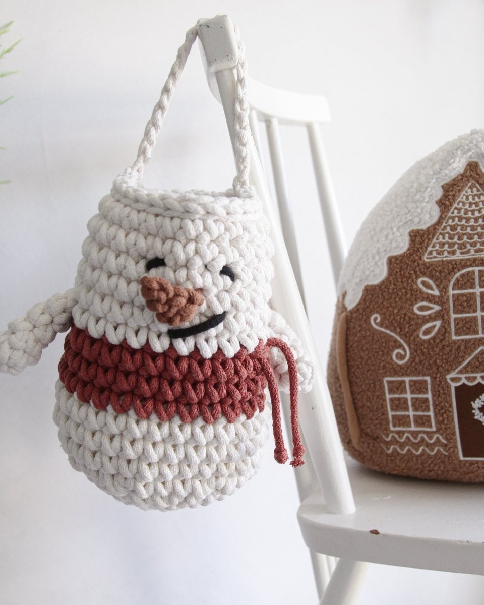 Image of Snowman Hanging Basket | TERRACOTTA